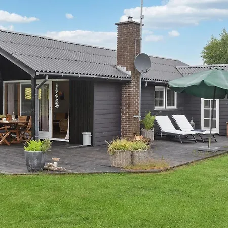 Nice Home In Idestrup With Wifi * Bøtø By