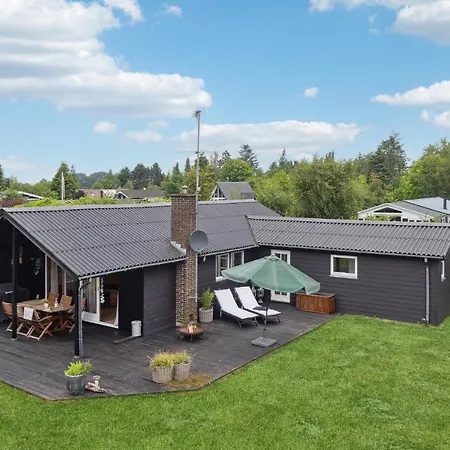 Nice Home In Idestrup With Wifi Feriehus