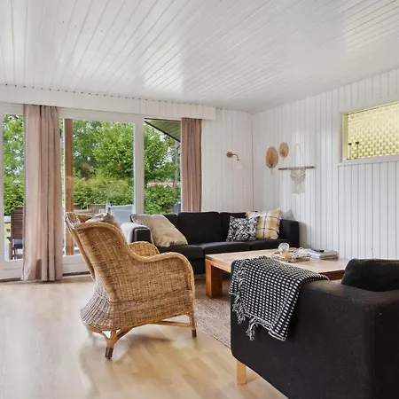 Nice Home In Idestrup With Wifi * Bøtø By